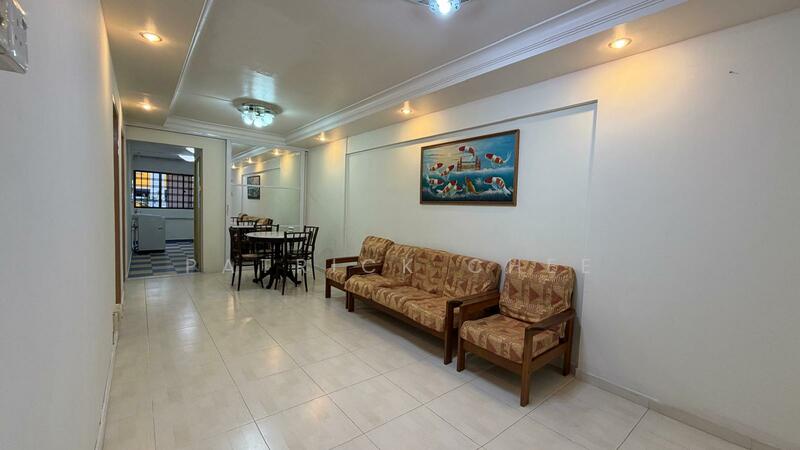 227 Bukit Batok Central HDB Flat For Sale at S$ 431,000 | PropertyGuru Singapore - Living Room