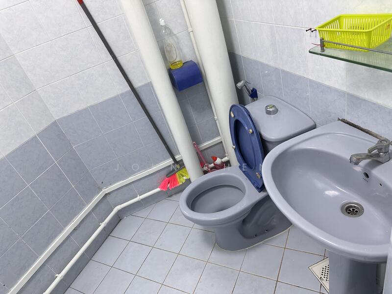 762 Bedok Reservoir View, 762 Bedok Reservoir View, Room Rental, 150 sqft, HDB Flat For Rent, by John Chen, 500053039 - Bathroom - PropertyGuru.com.sg