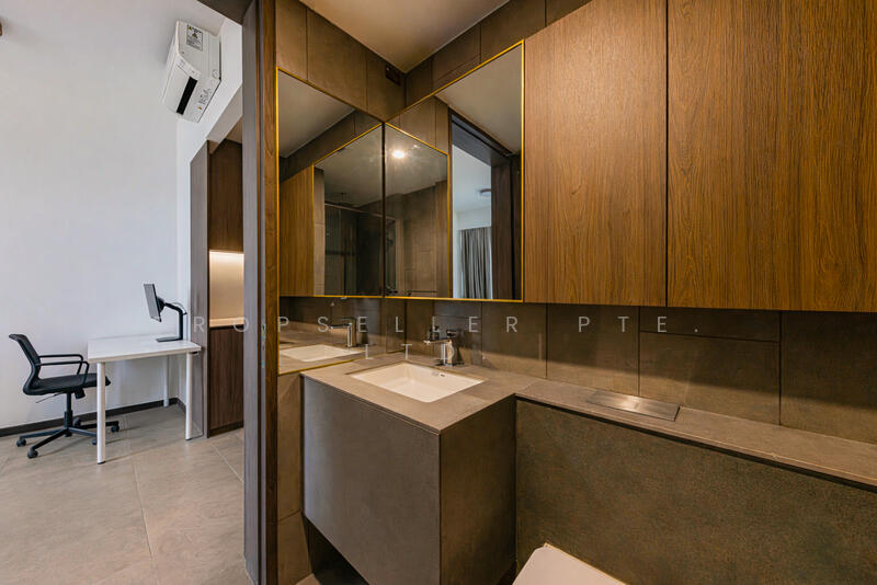 Midtown Modern Condominium For Sale at S$ 1,500,000 | PropertyGuru Singapore - Bathroom