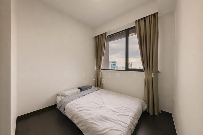 Midtown Modern Condominium For Sale at S$ 1,500,000 | PropertyGuru Singapore - Bedroom