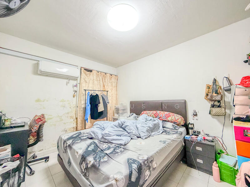 122 Yuan Ching Road HDB Flat For Sale at S$ 328,888 | PropertyGuru Singapore - Bedroom