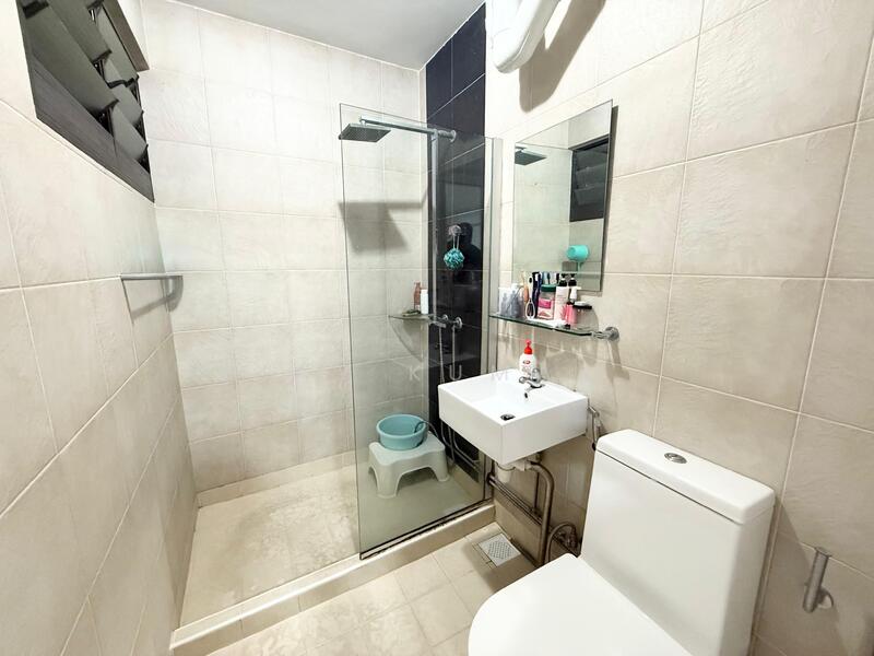 805 Yishun Ring Road HDB Flat For Sale at S$ 765,000 | PropertyGuru Singapore - Bathroom