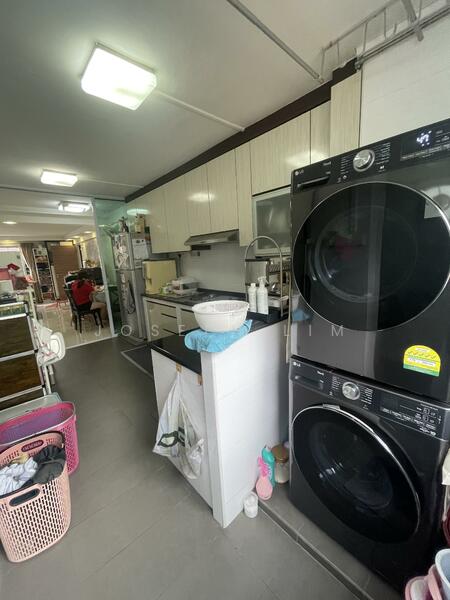 330 Serangoon Avenue 3 HDB Flat For Sale at S$ 910,000 | PropertyGuru Singapore - Kitchen