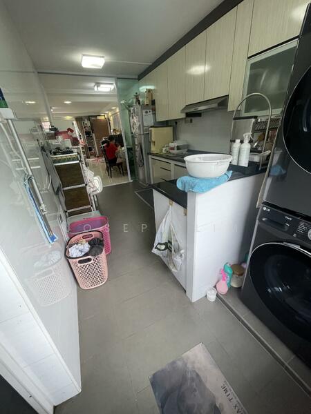 330 Serangoon Avenue 3 HDB Flat For Sale at S$ 910,000 | PropertyGuru Singapore - Kitchen