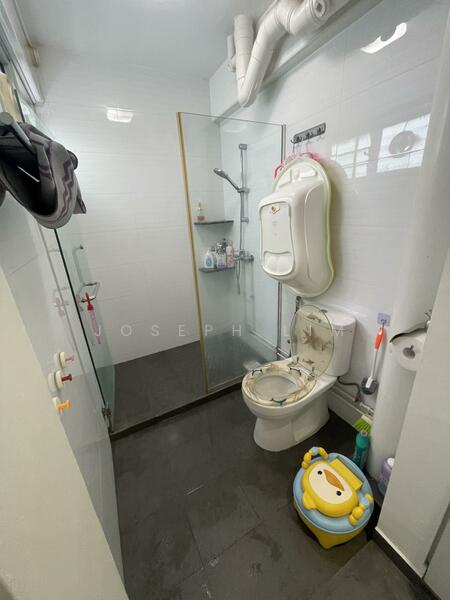 330 Serangoon Avenue 3 HDB Flat For Sale at S$ 910,000 | PropertyGuru Singapore - Bathroom