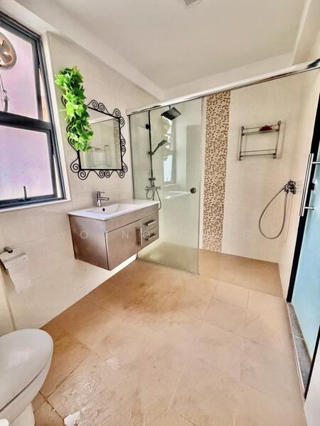 Aquarius By The Park, 1 Bedok Reservoir View, Room Rental, 200 sqft, Condominium For Rent, by Young Chng, 500053143 - Bathroom - PropertyGuru.com.sg