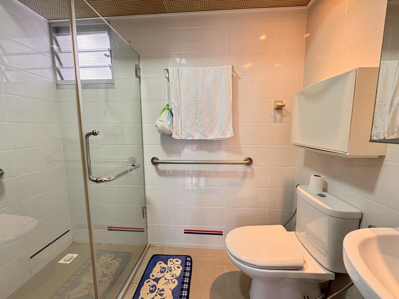 220B Sumang Lane HDB Flat For Sale at S$ 680,000 | PropertyGuru Singapore - Master Bathroom