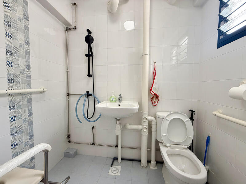 218 Petir Road HDB Flat For Sale at S$ 520,000 | PropertyGuru Singapore - Bathroom