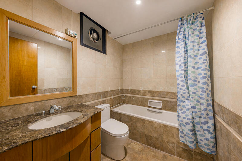 Regent Heights Condominium For Sale at S$ 1,000,000 | PropertyGuru Singapore - Bathroom