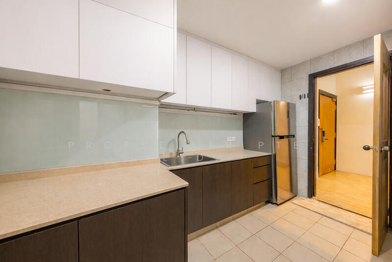 Regent Heights Condominium For Sale at S$ 1,000,000 | PropertyGuru Singapore - Kitchen