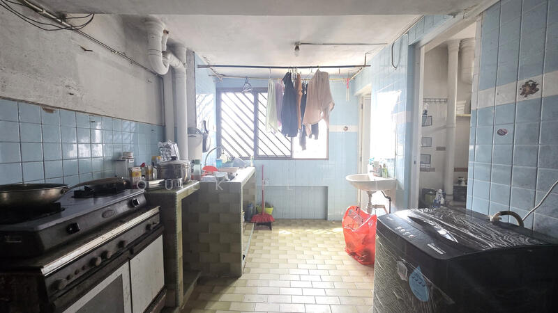 214 Lorong 8 Toa Payoh HDB Flat For Sale at S$ 488,000 | PropertyGuru Singapore