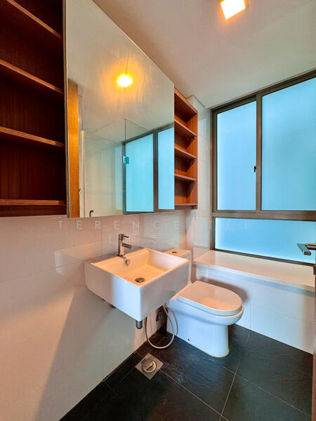 St Patrick's Residences Apartment For Sale at S$ 3,600,000 | PropertyGuru Singapore - Common Bathroom