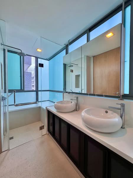 St Patrick's Residences Apartment For Sale at S$ 3,600,000 | PropertyGuru Singapore - Master Bathroom