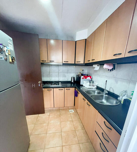 Pet-friendly. Spacious Master room for rent nearby UE square.[short term lease], , Room Rental, 200 sqft, Apartment For Rent, by Homer Lau, 500053229 - Kitchen - PropertyGuru.com.sg