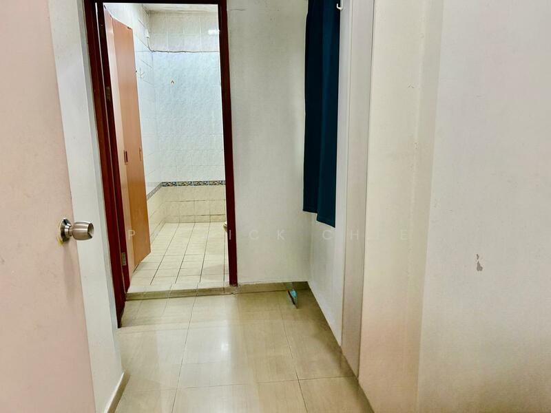 653A Jurong West Street 61 HDB Flat For Sale at S$ 628,000 | PropertyGuru Singapore - Bathroom