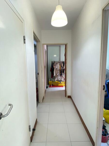 452 Yishun Ring Road HDB Flat For Sale at S$ 470,000 | PropertyGuru Singapore - Hallway