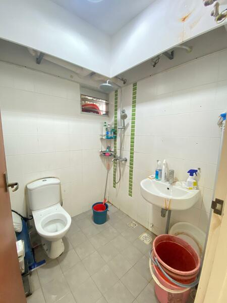 452 Yishun Ring Road HDB Flat For Sale at S$ 470,000 | PropertyGuru Singapore - Bathroom