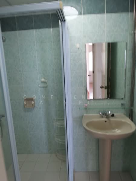 Central Green, 1 Jalan Membina, 2 Bedrooms, 926 sqft, Condominium For Rent, by DELIA, 500053259 - Bathroom - PropertyGuru.com.sg