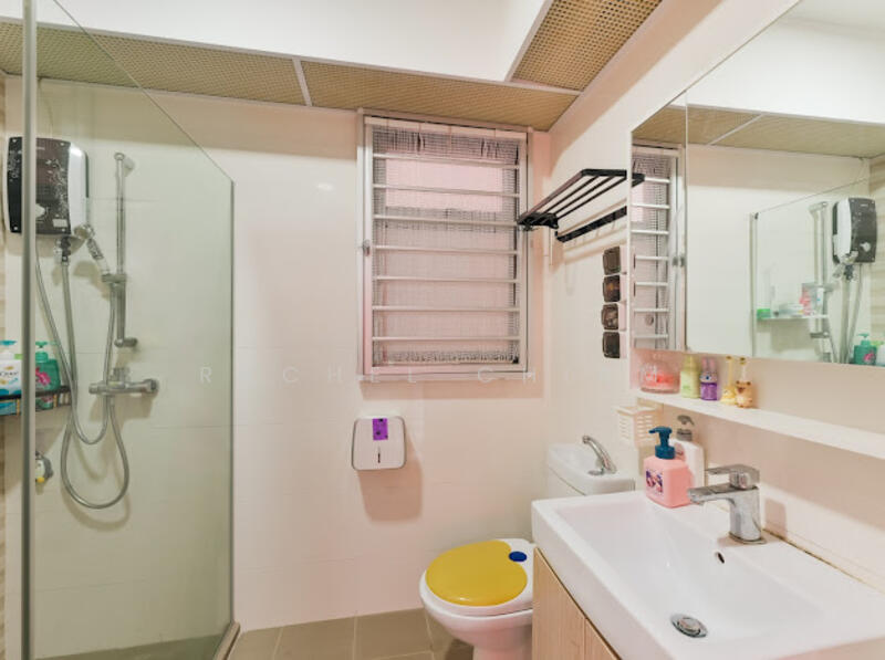 994C Buangkok Link HDB Flat For Sale at S$ 678,000 | PropertyGuru Singapore - Bathroom