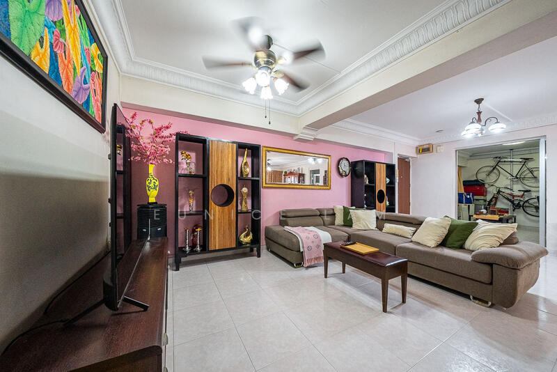 526 Choa Chu Kang Street 51 HDB Flat For Sale at S$ 798,000 | PropertyGuru Singapore - Living Room