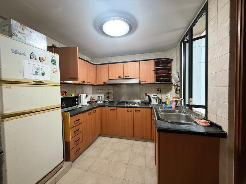 Simsville Condominium For Sale at S$ 1,780,000 | PropertyGuru Singapore - Kitchen