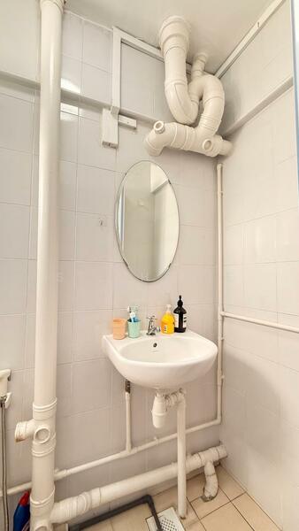 41 Teban Gardens Road HDB Flat For Sale at S$ 540,000 | PropertyGuru Singapore - Master Bathroom