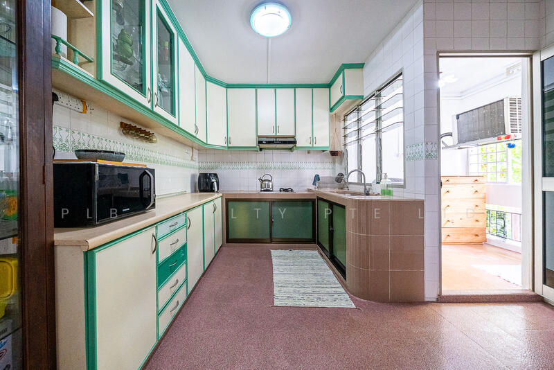 526 Choa Chu Kang Street 51 HDB Flat For Sale at S$ 798,000 | PropertyGuru Singapore - Kitchen