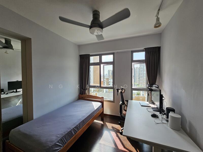 684C Edgedale Plains HDB Flat For Sale at S$ 788,888 | PropertyGuru Singapore - Bedroom