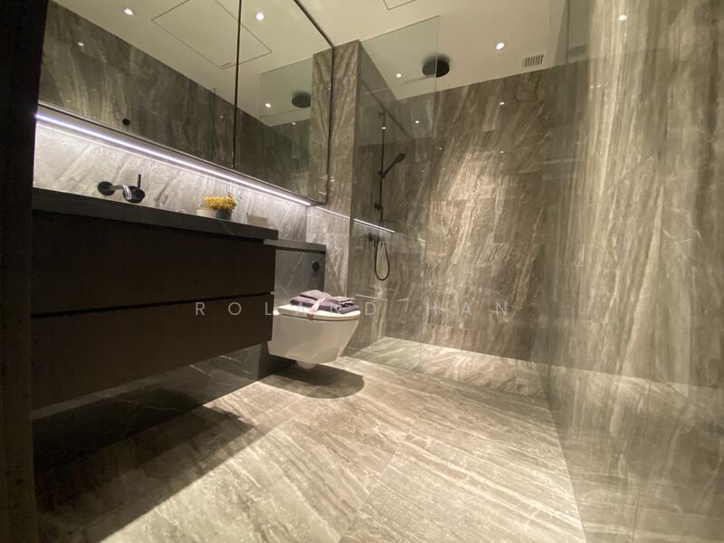 Newport Residences Apartment For Sale at S$ 2,648,000 | PropertyGuru Singapore - Bathroom