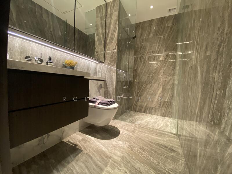 Newport Residences Apartment For Sale at S$ 2,648,000 | PropertyGuru Singapore - Bathroom