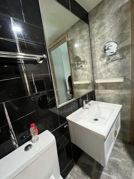 The Santorini Condominium For Sale at S$ 805,000 | PropertyGuru Singapore - Bathroom