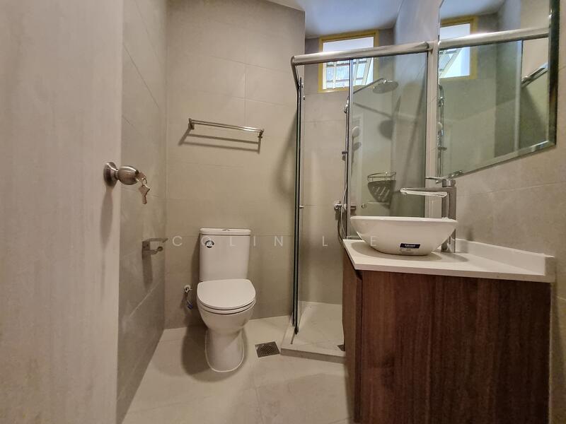 Orange Regency, 101 Fernhill Road, 4 Bedrooms, 2,433 sqft, Apartment For Rent, by Colin Lee, 500053372 - Bathroom - PropertyGuru.com.sg