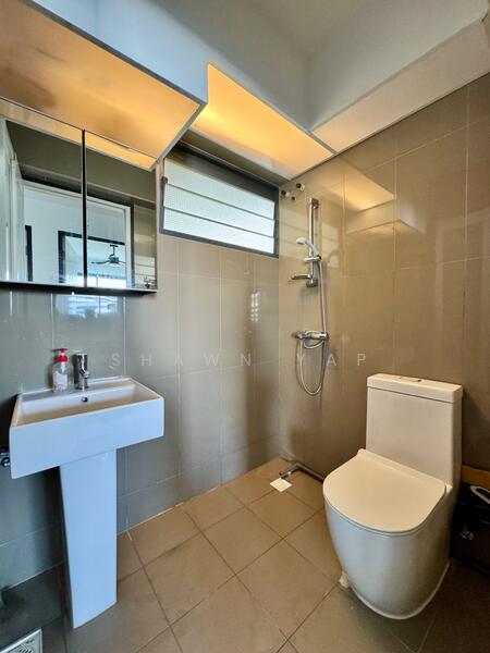 308A Punggol Walk HDB Flat For Sale at S$ 780,000 | PropertyGuru Singapore - Bathroom