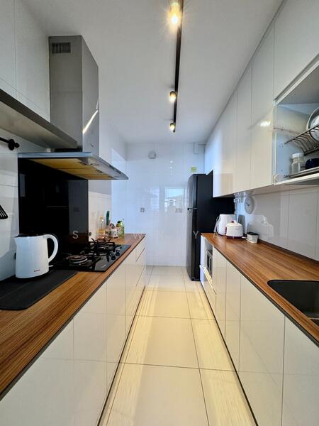 308A Punggol Walk HDB Flat For Sale at S$ 780,000 | PropertyGuru Singapore - Kitchen
