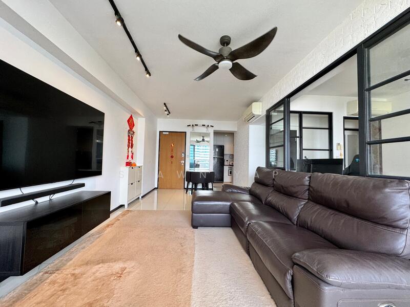 308A Punggol Walk HDB Flat For Sale at S$ 780,000 | PropertyGuru Singapore - Living Room