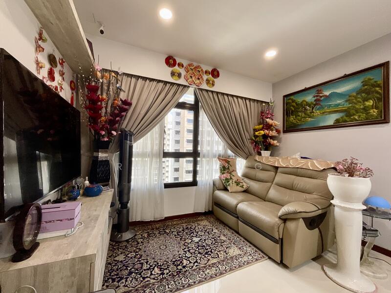 992A Buangkok Link HDB Flat For Sale at S$ 580,000 | PropertyGuru Singapore - Living Room