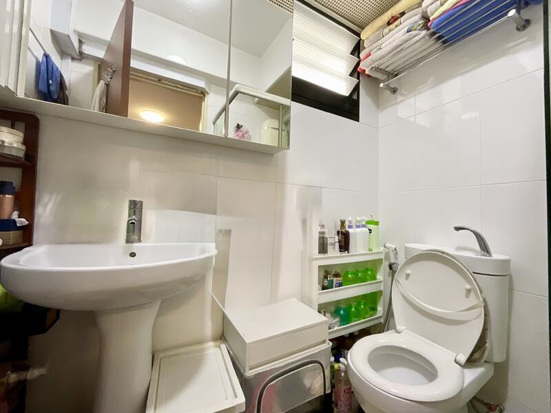992A Buangkok Link HDB Flat For Sale at S$ 580,000 | PropertyGuru Singapore - Bathroom