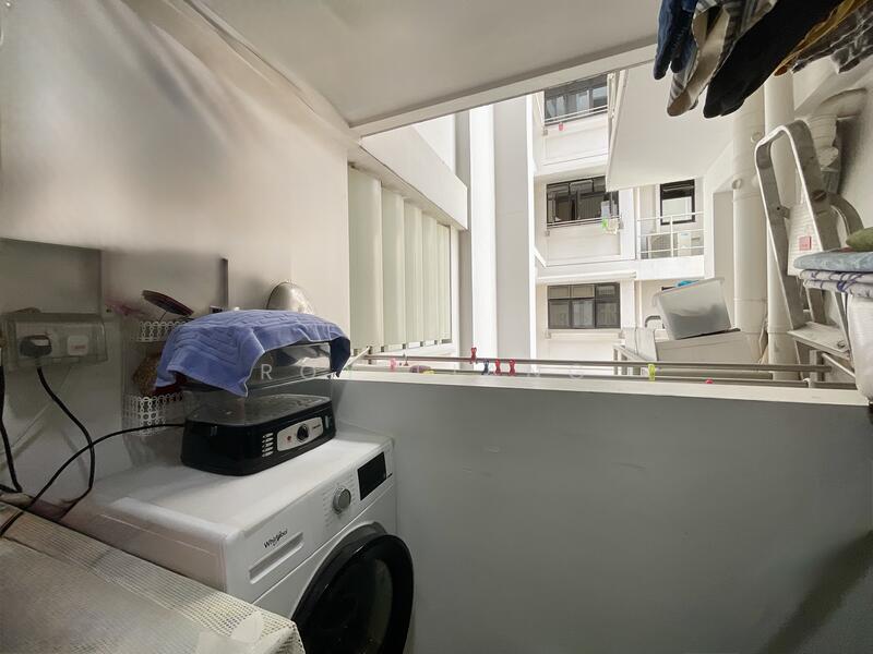 992A Buangkok Link HDB Flat For Sale at S$ 580,000 | PropertyGuru Singapore - Balcony