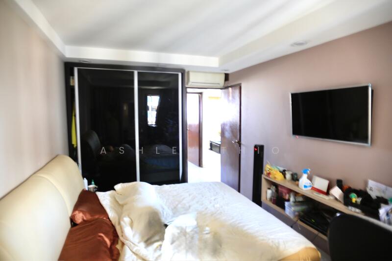 122 Bedok Reservoir Road HDB Flat For Sale at S$ 688,000 | PropertyGuru Singapore - Master Bedroom