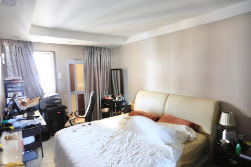 122 Bedok Reservoir Road HDB Flat For Sale at S$ 688,000 | PropertyGuru Singapore - Master Bedroom