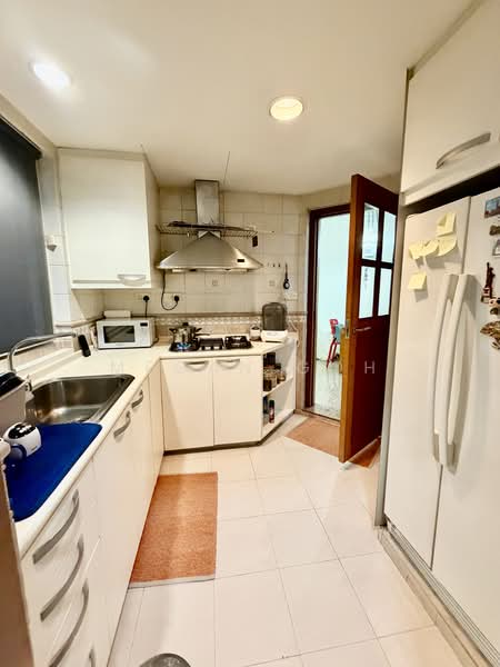 The Bayshore, 22 Bayshore Road, 2 Bedrooms, 980 sqft, Condominium For Sale, by Megan Goh, 500053400 - Kitchen - PropertyGuru.com.sg