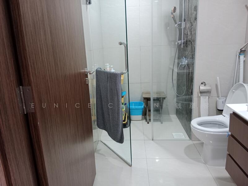Kensington Square Apartment For Sale at S$ 830,888 | PropertyGuru Singapore - Bathroom