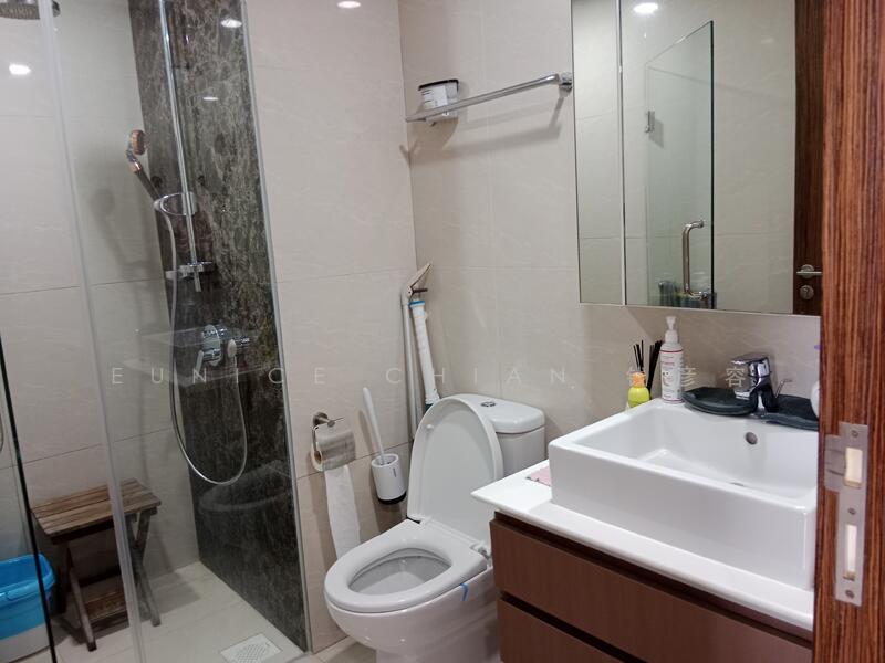 Kensington Square Apartment For Sale at S$ 830,888 | PropertyGuru Singapore - Bathroom