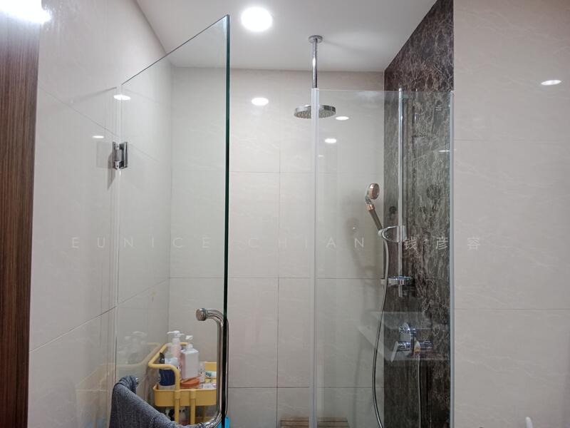 Kensington Square Apartment For Sale at S$ 830,888 | PropertyGuru Singapore - Bathroom