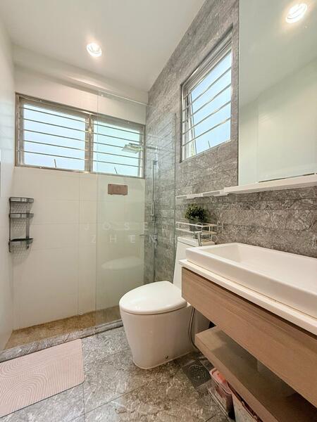 The Greenwich Condominium For Sale at S$ 1,199,999 | PropertyGuru Singapore - Bathroom