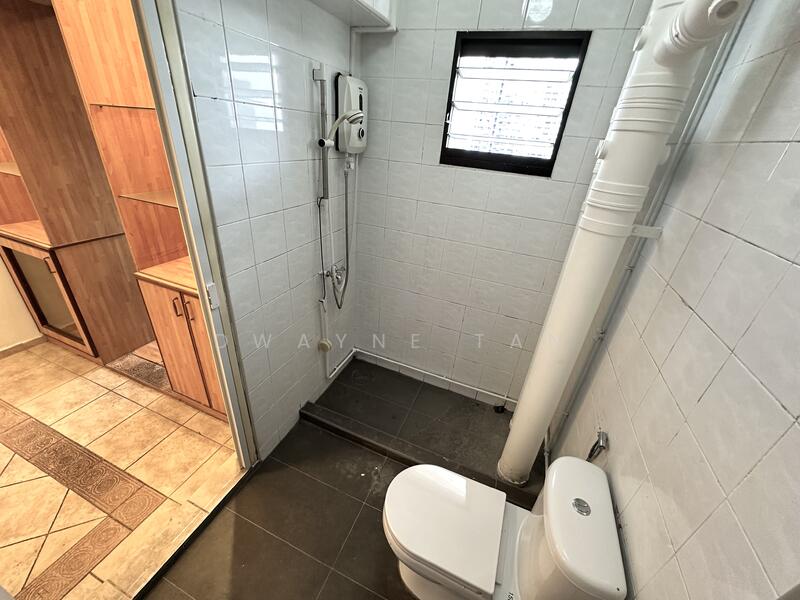 141 Lorong 2 Toa Payoh, 141 Lorong 2 Toa Payoh, Room Rental, 200 sqft, HDB Flat For Rent, by Dwayne Tan, 500053450 - Common Bathroom - PropertyGuru.com.sg