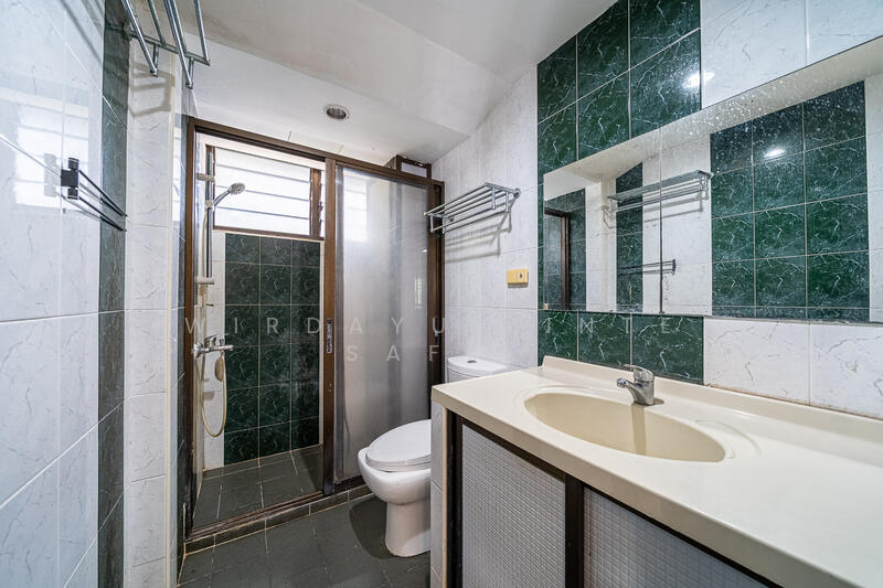Braddell View Apartment For Sale at S$ 1,750,000 | PropertyGuru Singapore - Bathroom