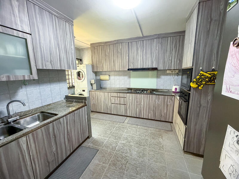 228 Pasir Ris Street 21 HDB Flat For Sale at S$ 750,000 | PropertyGuru Singapore - Kitchen