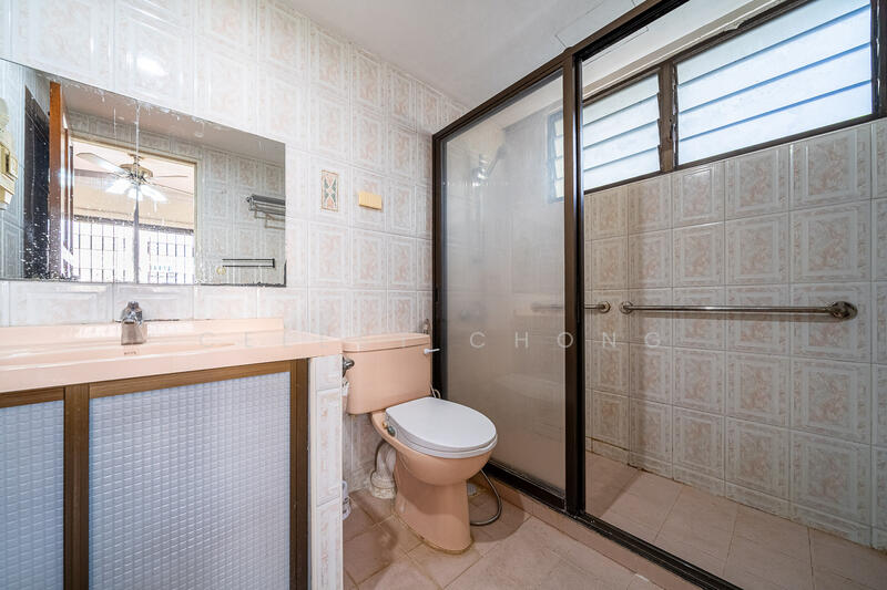Braddell View Apartment For Sale at S$ 1,750,000 | PropertyGuru Singapore - Bathroom