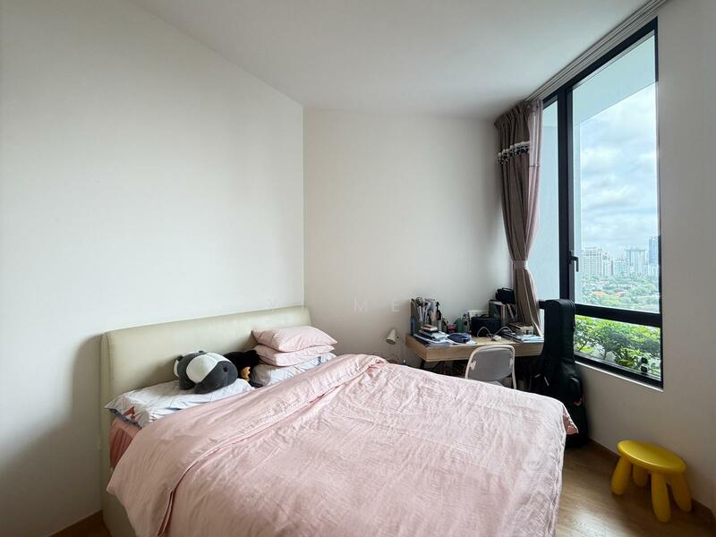 The Crest Condominium For Sale at S$ 2,680,000 | PropertyGuru Singapore - Bedroom